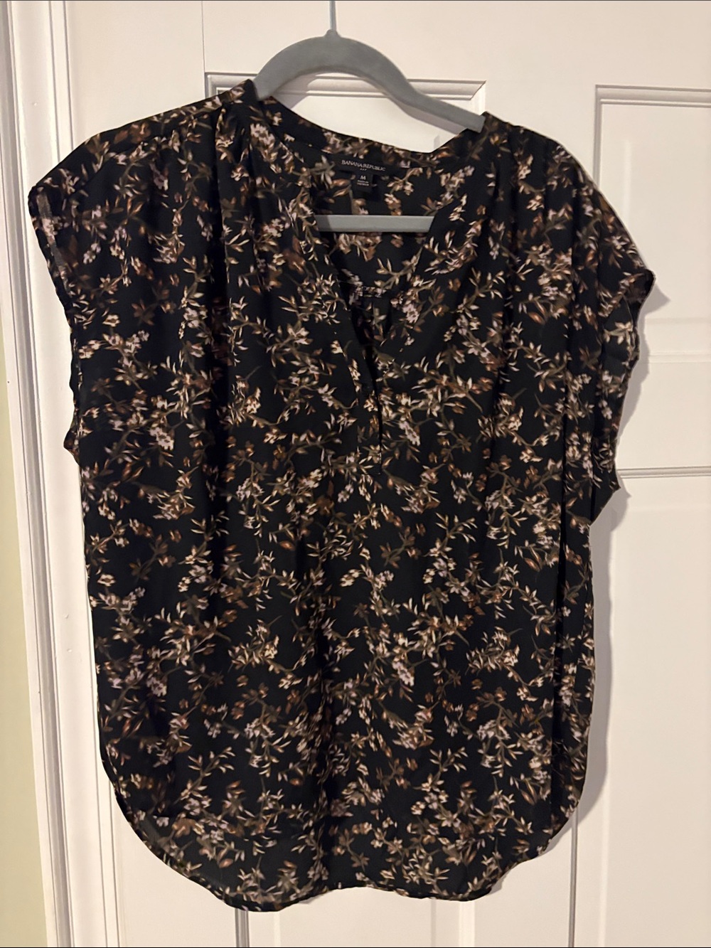 Banana Republic Black Floral Short-Sleeve V-Neck Blouse